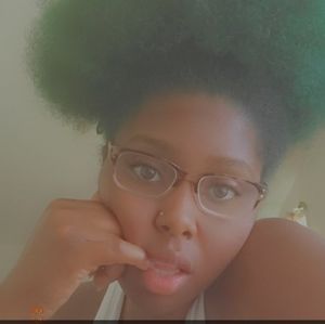 Meet your Posher, Carla